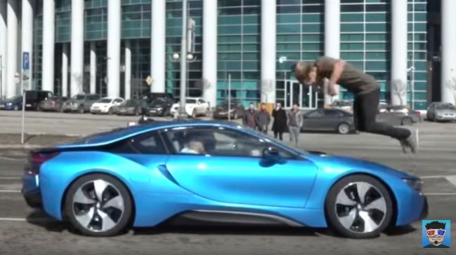 Preskočil BMW i8
