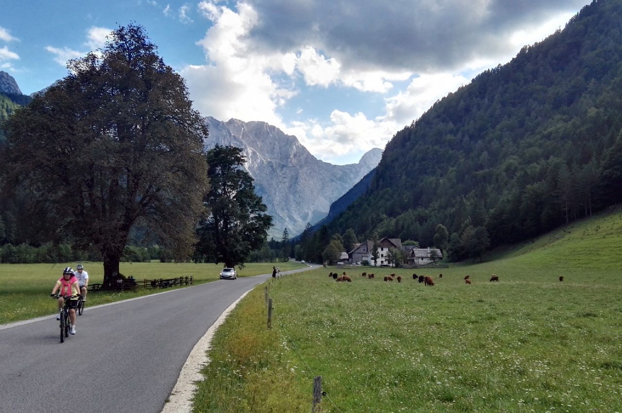 Čez tri gore in zelene travnike