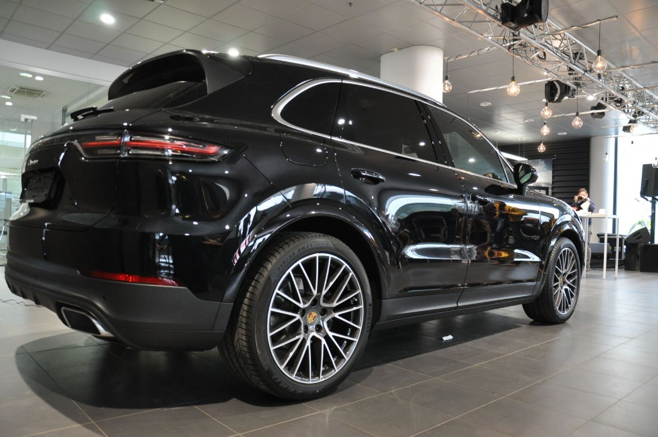 Porschejev terenec v novi izdaji že snubi kupce