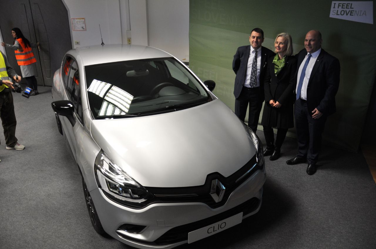 Clio za slovenske kupce krepi tudi Revozovo samozavest