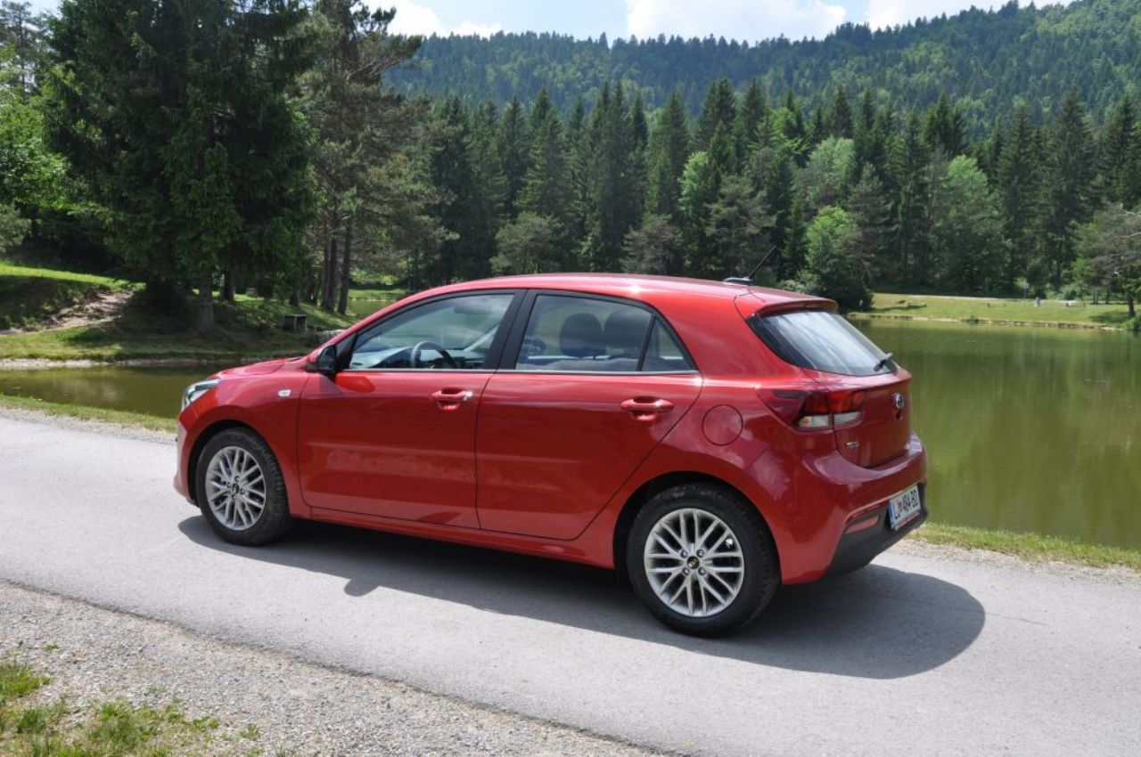 Četrta generacija bo poiskala več kot 300 kupcev
