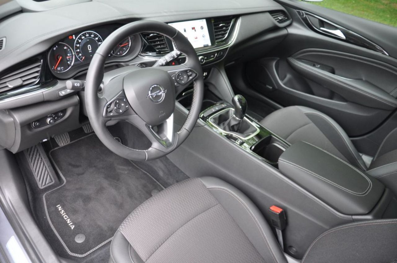 Insignia v napad na prestol Insignia v napad na prestol