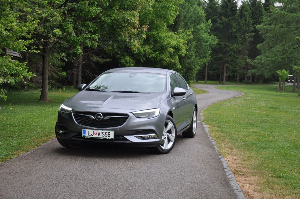 Insignia v napad na prestol Insignia v napad na prestol