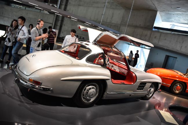 Sprehod skozi zgodovino v Mercedes-Benz Museumu