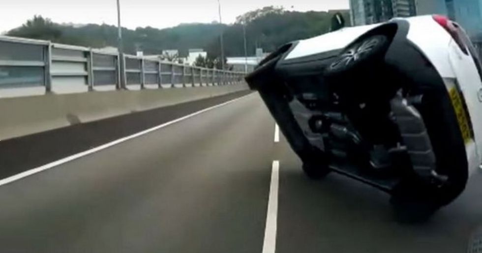 Z Mazdo CX-3 kar po dveh kolesih