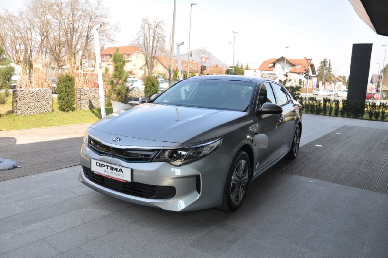 Karavan in priključni hibrid za boljšo prepoznavnost