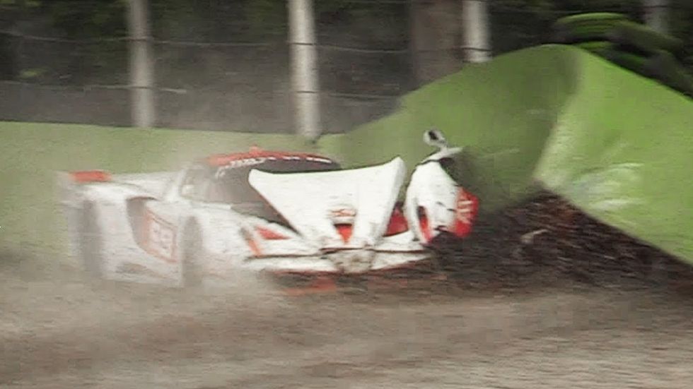 FXX Evoluzione v zaščitni ogradi