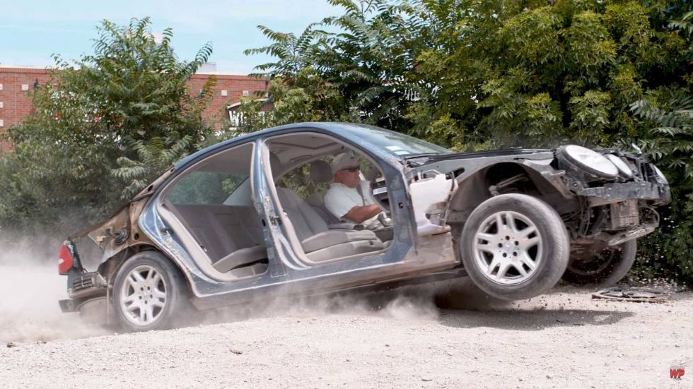 Kako trdoživ je stari Mercedes E