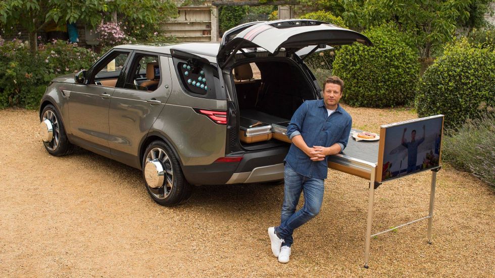 Land Rover Discoveryja preuredil v potujočo kuhinjo