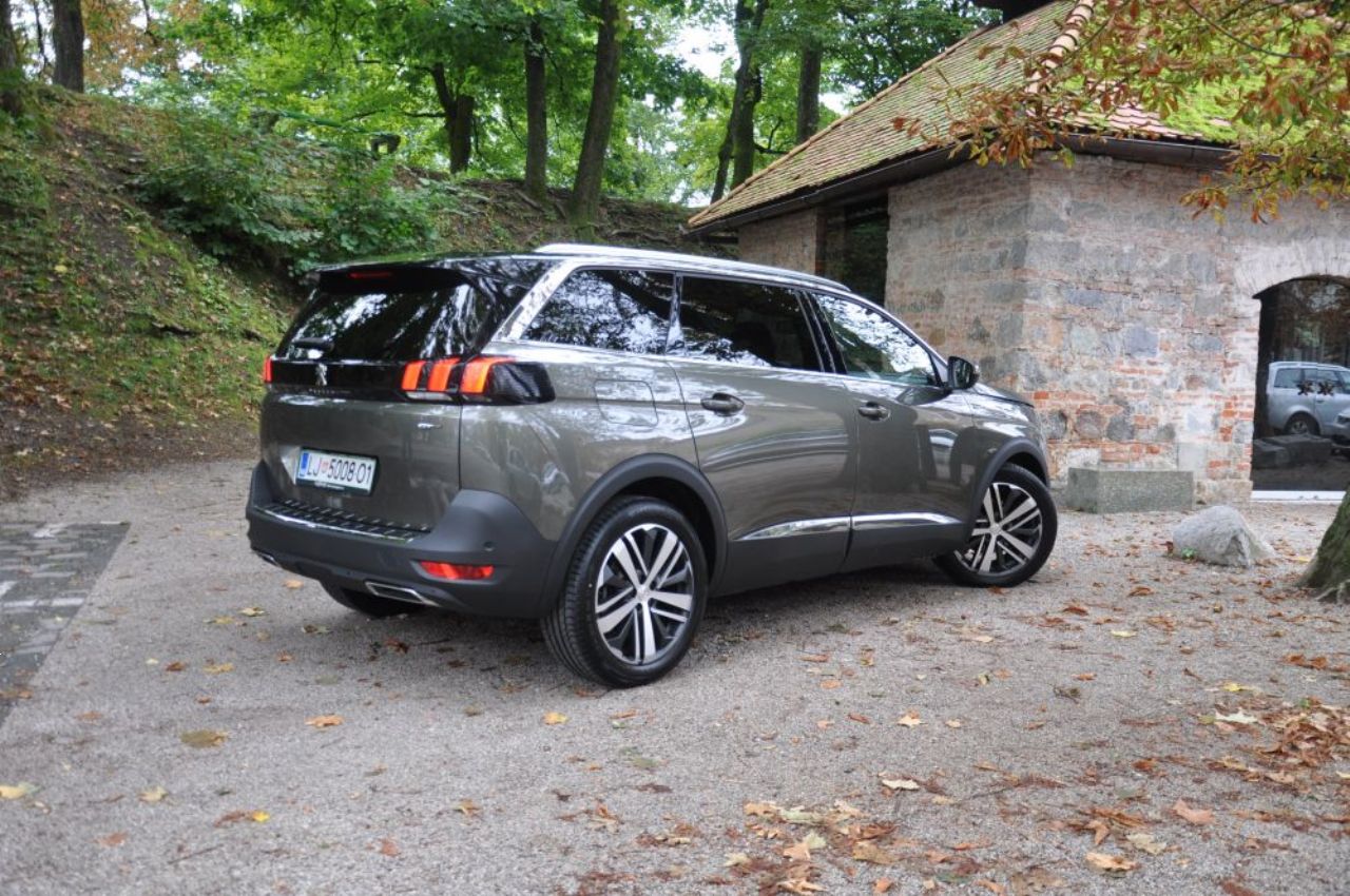 Športni terenec, ki se najraje primerja s Škodo Kodiaq