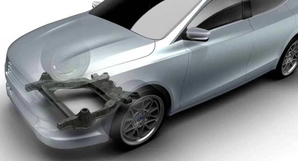 Magna z okvirjem motorja iz karbonskih vlaken
