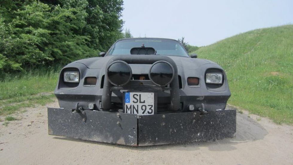 Nevidni cestni odpadnik na vojnem območju