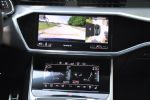 Poplavo terencev Audi bogati z elegantno limuzino - fotografija 3