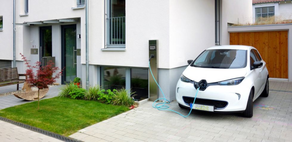 Hekerji lahko napadejo električno polnilnico in ogrozijo domača omrežja