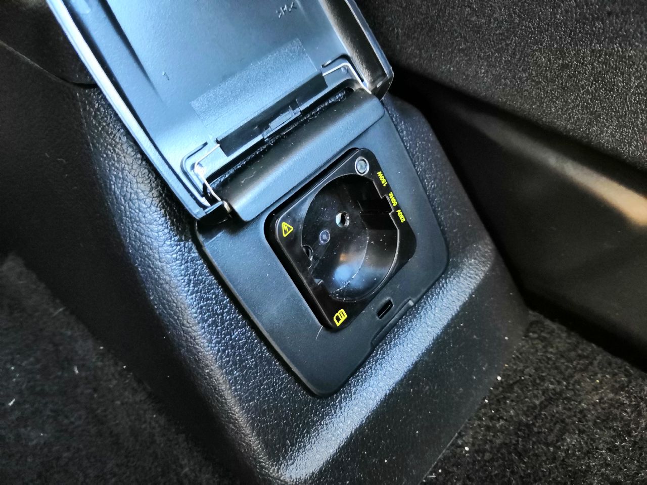 Ford Tourneo v službi glasbene zvezde