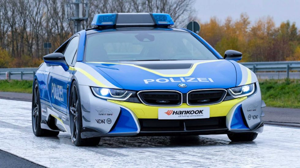 Policijski BMW i8