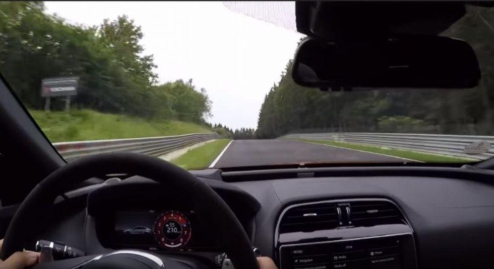 Za volanom hitrega Jaguarja na najdaljši stezi 