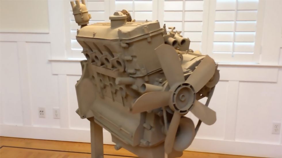 BMW-jev motor iz lepenke je prava umetnina