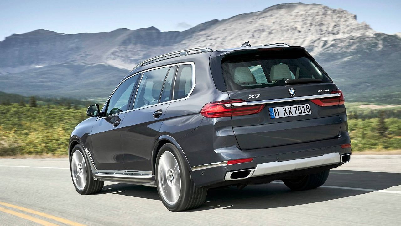 Veliki BMW X7 s sedmimi sedeži Veliki BMW X7 s sedmimi sedeži
