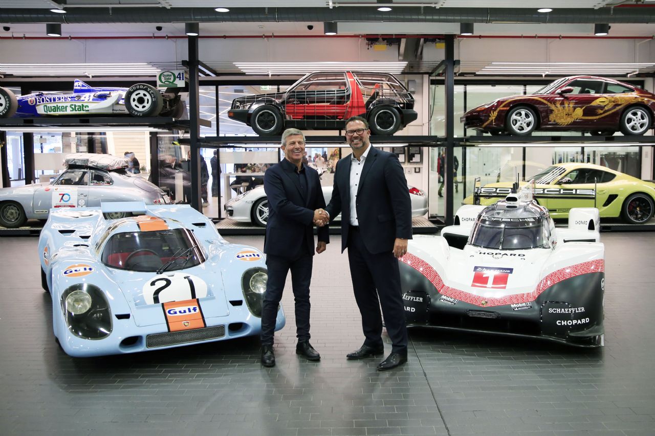 Poslovilna vožnja dveh Porschejevih dirkalnikov