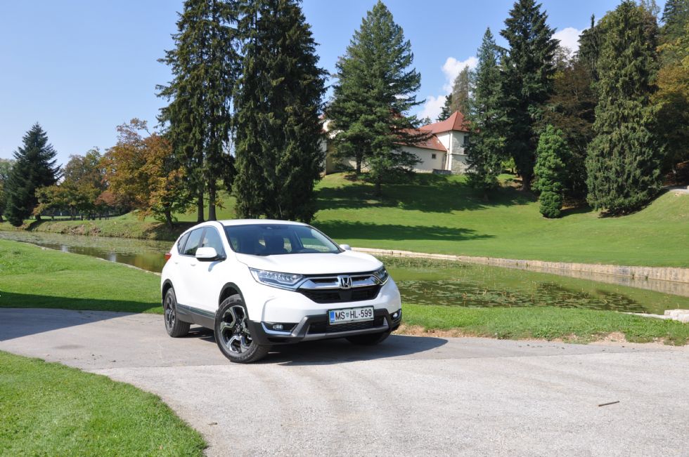 Najbolje prodajani SUV stavi na hibridni in bencinski pogon
