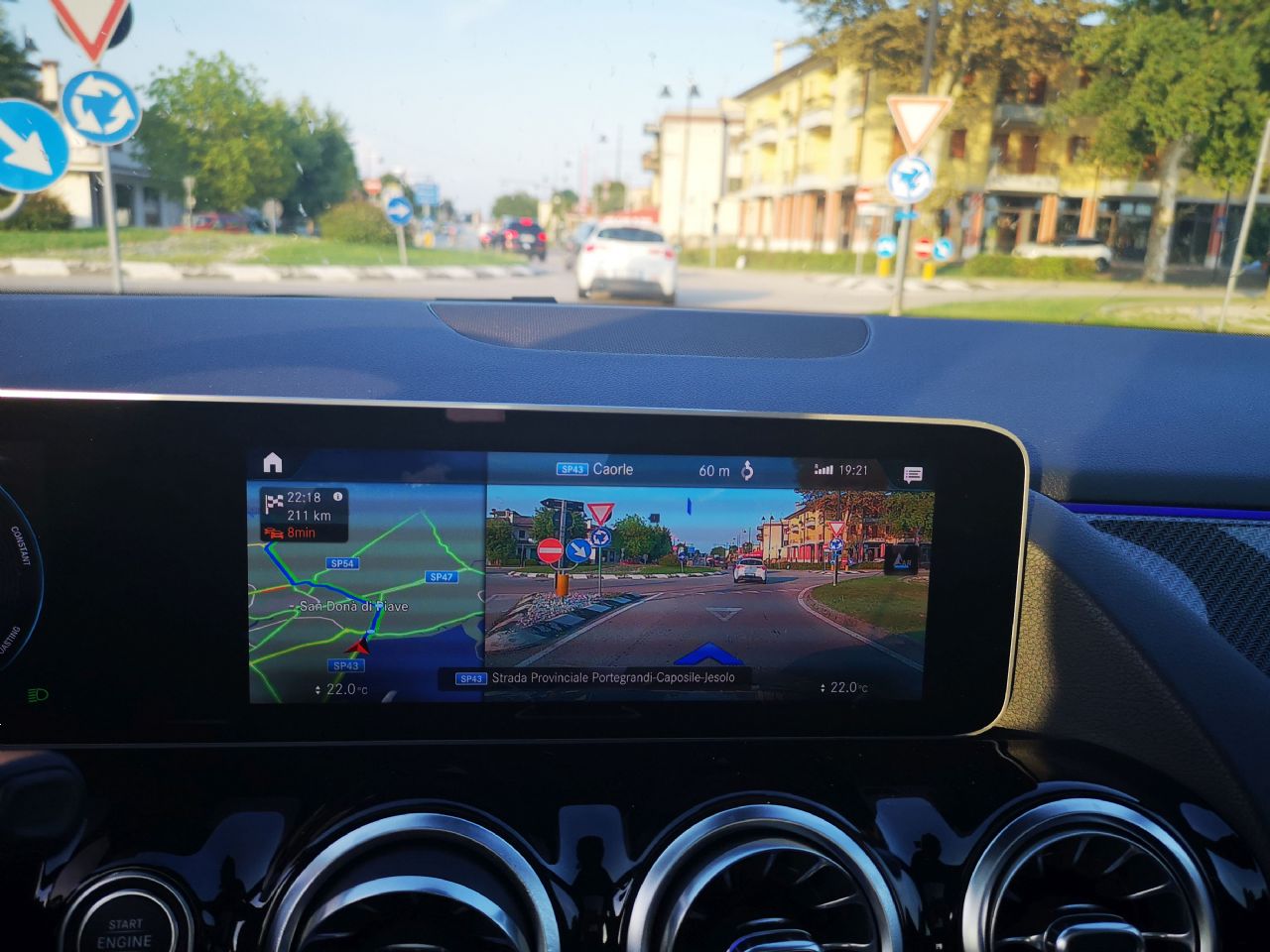 Mercedesova napredna navigacija me je opozorila na zastoj