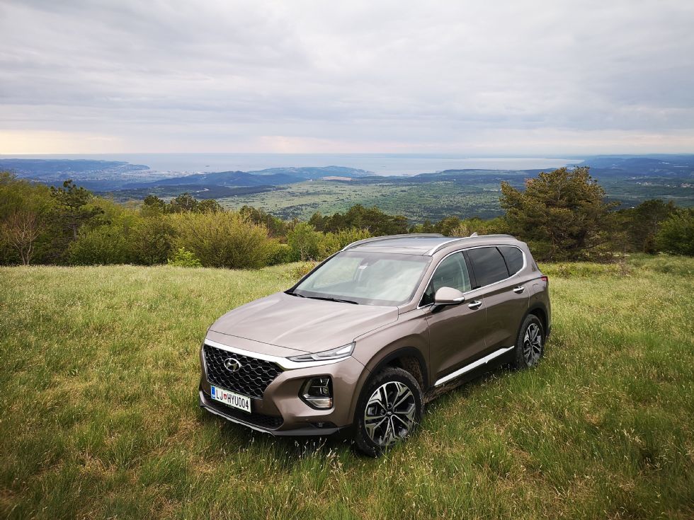 Netipičen Hyundai, ki ponosno stopa v premijski razred