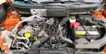 SUV s sprednjim pogonom in malim motorjem - fotografija 1