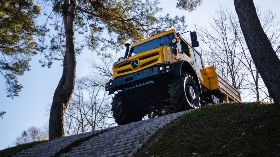 Kako Unimogov 4x4 tovornjak premaguje zahtevne ovire