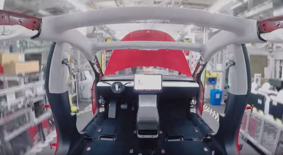 V 48 sekundah preverite kako nastane Tesla3