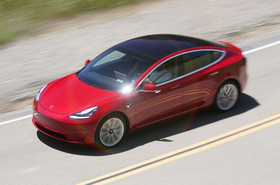 Tesla Model 3 se lahko prodaja v Evropi Tesla Model 3 se lahko prodaja v Evropi