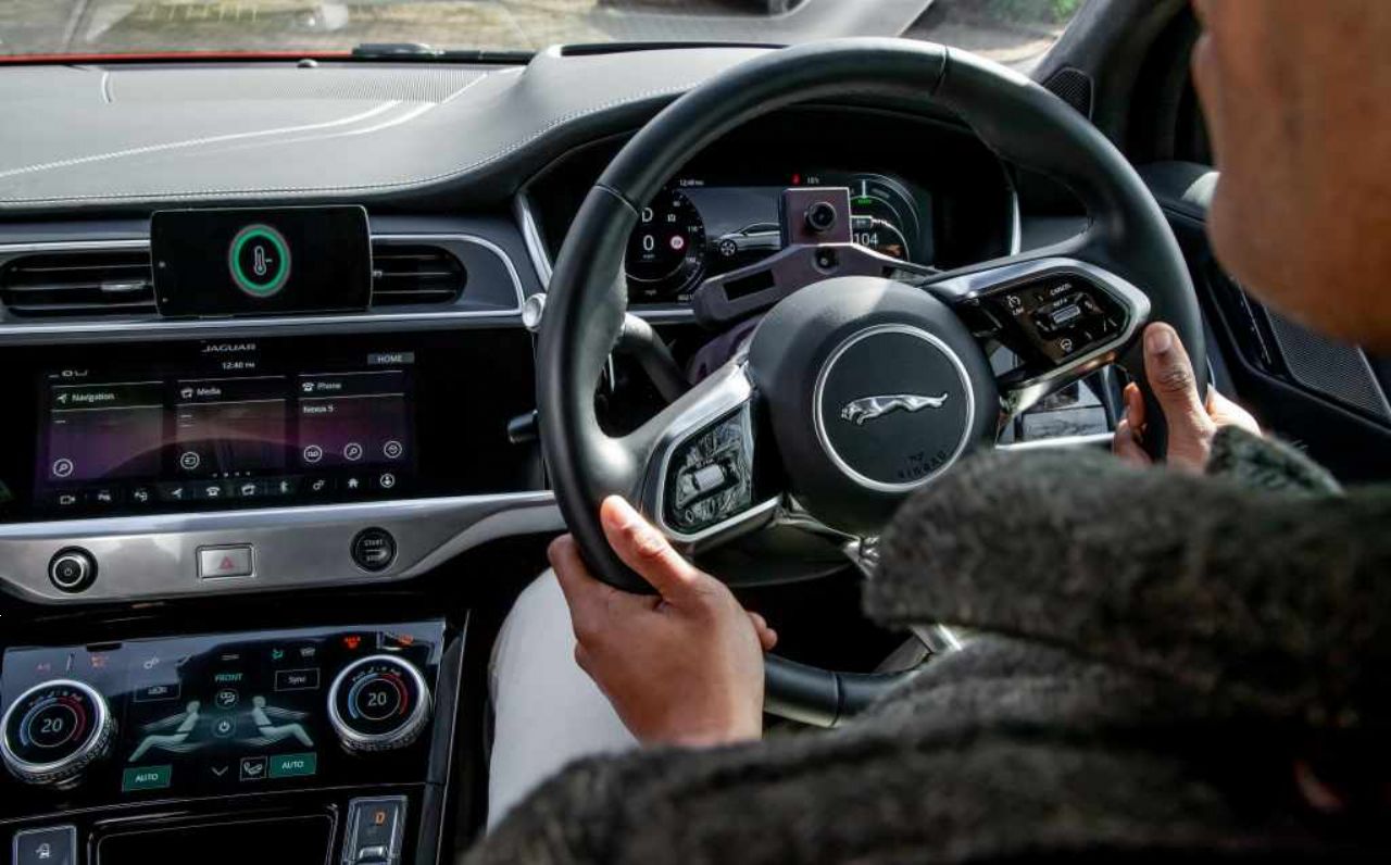 Jaguar testira razpoloženje med vožnjo