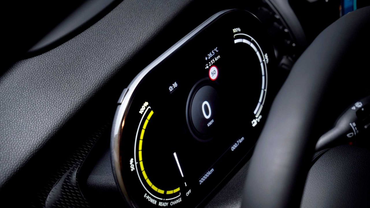 Z enim polnjenjem le 235 km vožnje