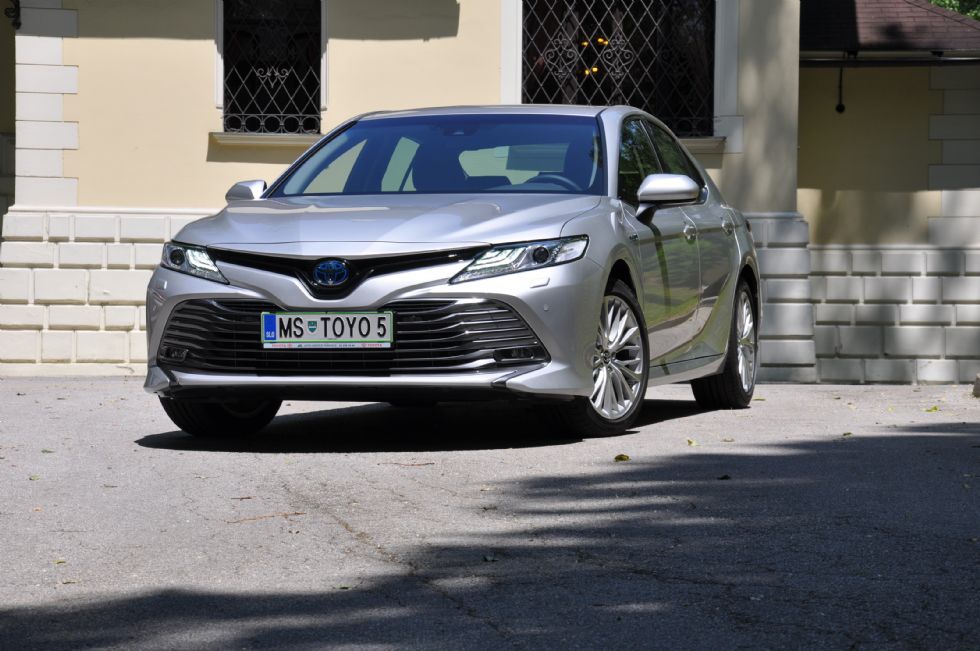 Camry po dolgem zatišju previdno vstopa na slovenski trg