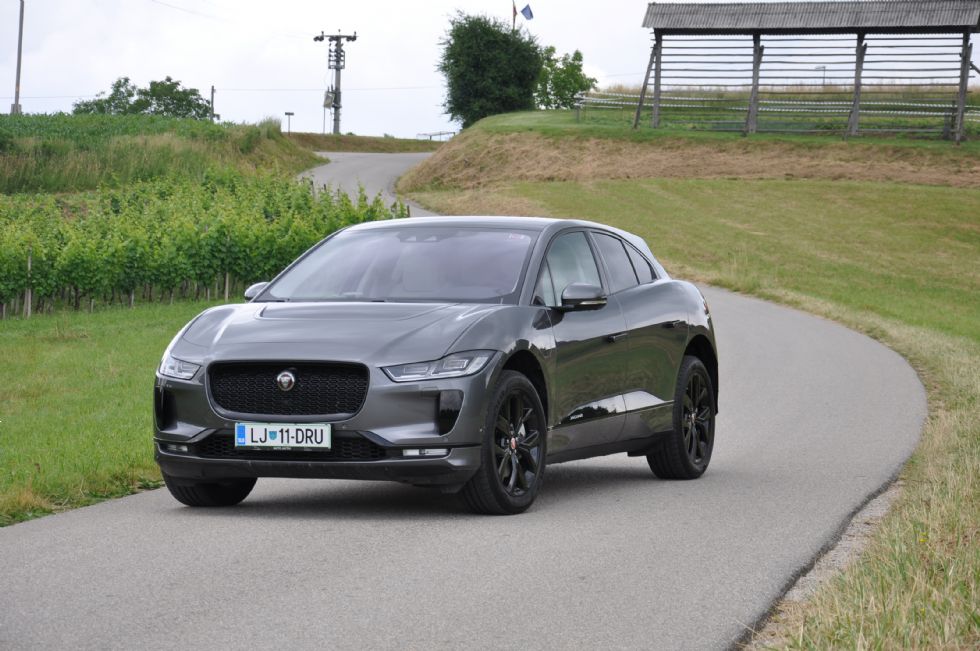 Električni posebnež je do zdaj prepričal dva Slovenca