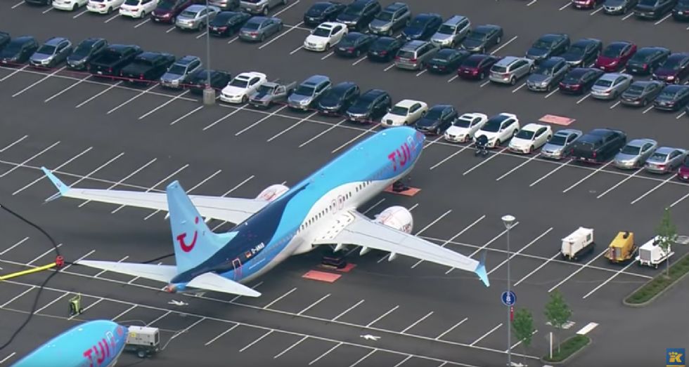 Prizemljeni Boeingi 737 Max kar na parkiriščih za zaposlene