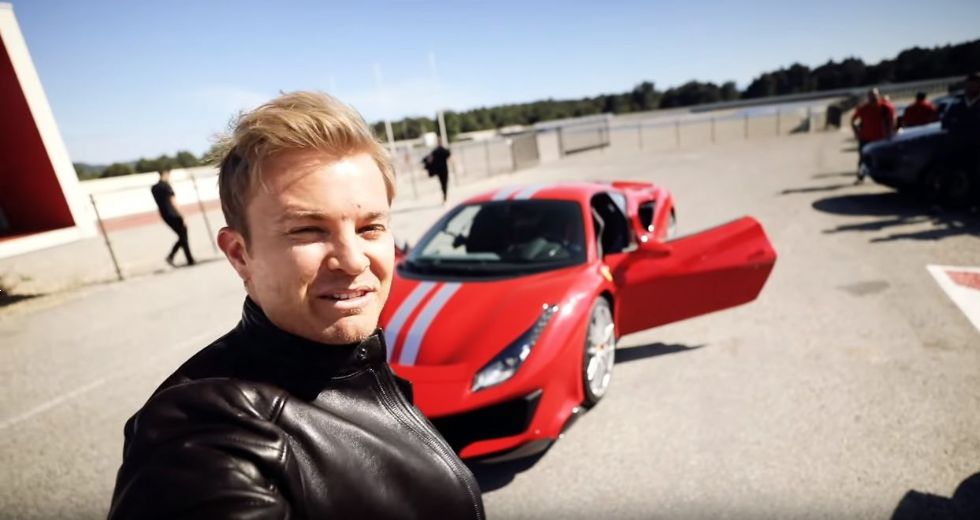 Nico Rosberg za volanom divjega Ferrarija