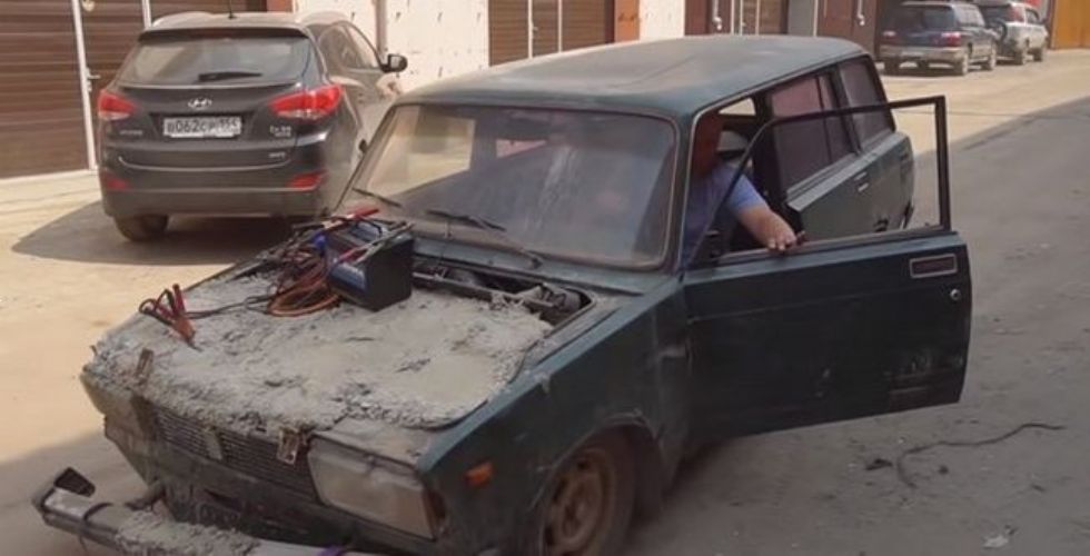 Ko se Ladin motor zabetonira