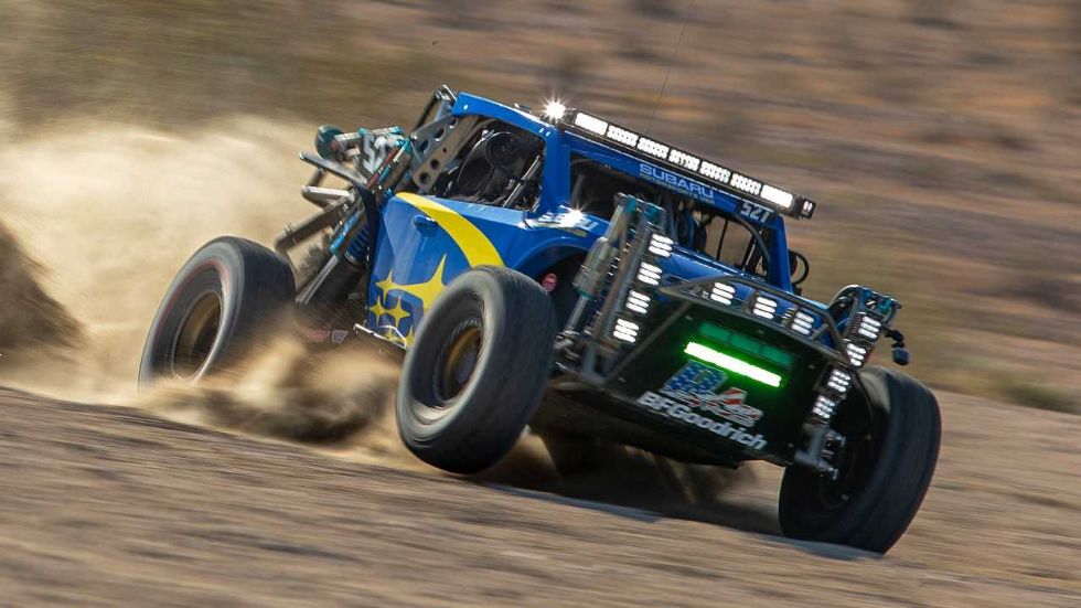 Subarujeva 300-konjska zver za puščavski pesek