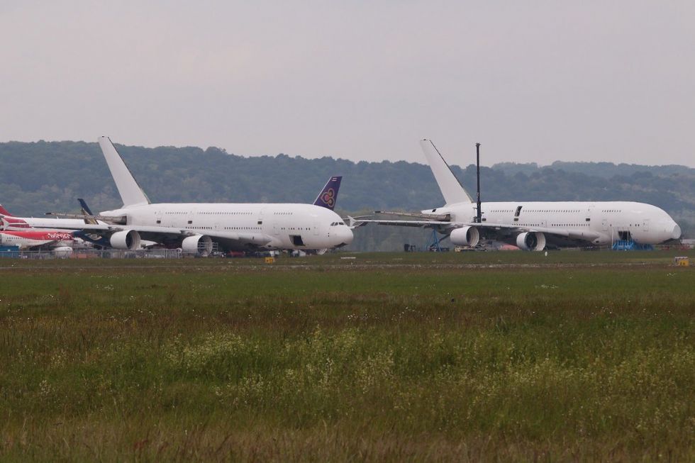 Prva dva Airbusova velikana A380 v razrez