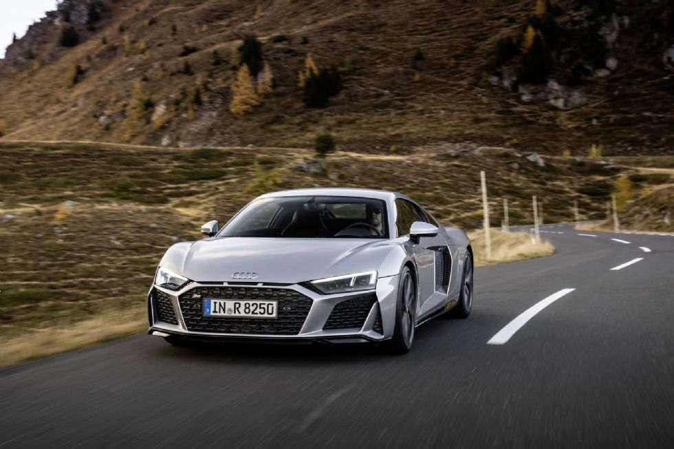 Audi R8 z zadnjim pogonom je nazaj