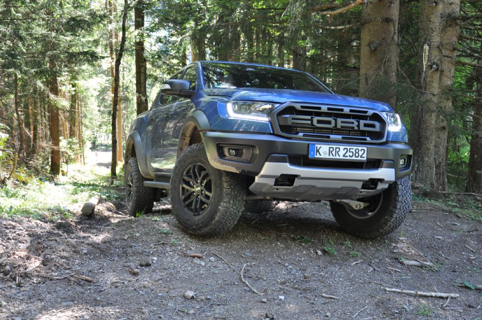 Raptor prvič na slovenskih tleh, k prvim kupcem novembra