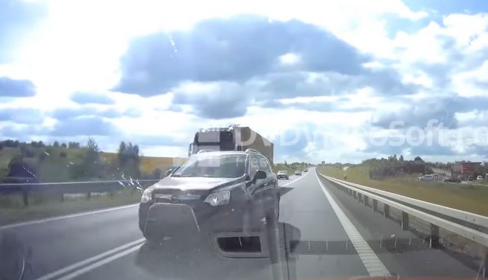 Na predrzne voznike opozarjajo s posnetki iz prometa
