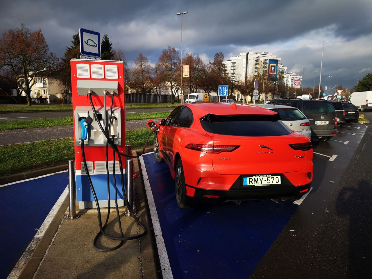 Hiter, izjemen, lep in samo električen