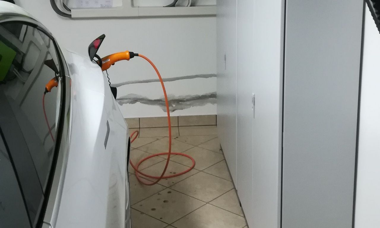 Domače elektrarne na strehi za avto in palični mešalnik