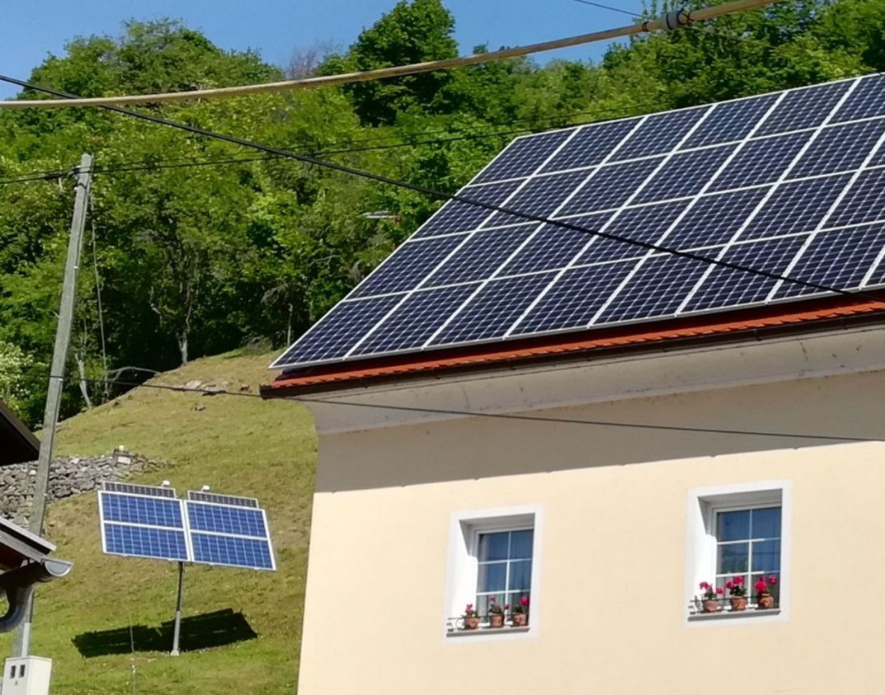 Domače elektrarne na strehi za avto in palični mešalnik