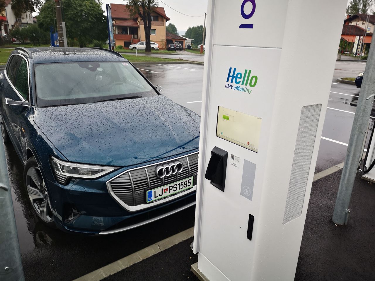 Z elektro gnanim Audijem do Paga in nazaj