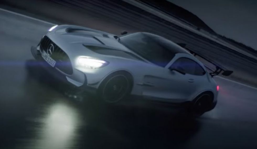 Za promocijo super hitrega Mercedesa angažirali britanskega vplivneža