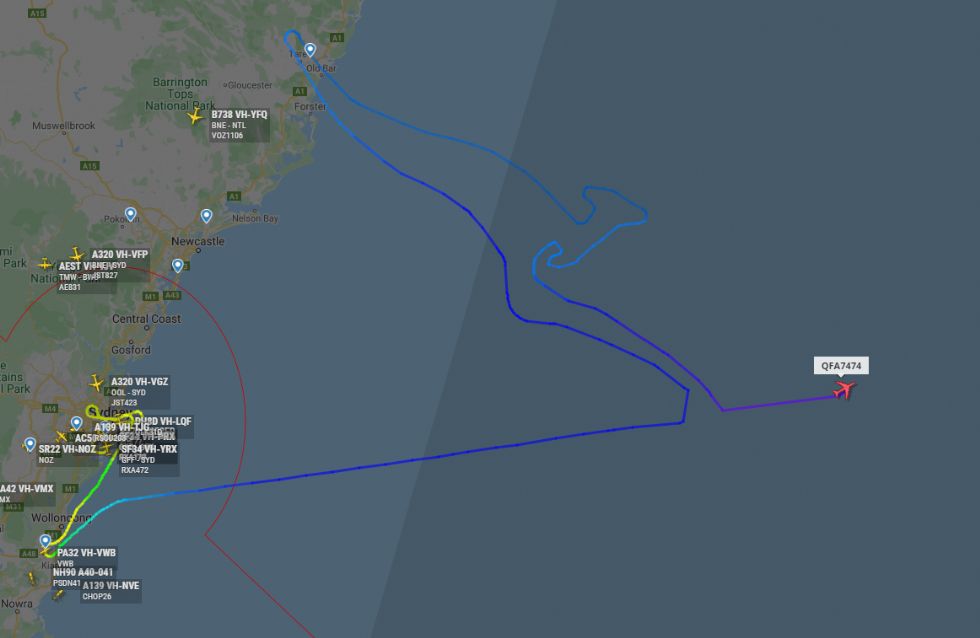 Qantasov kenguru na nebu v pozdrav zadnjemu Boeingu 747
