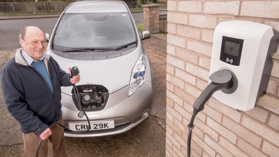 Premalo polnilnic za vse več električarjev